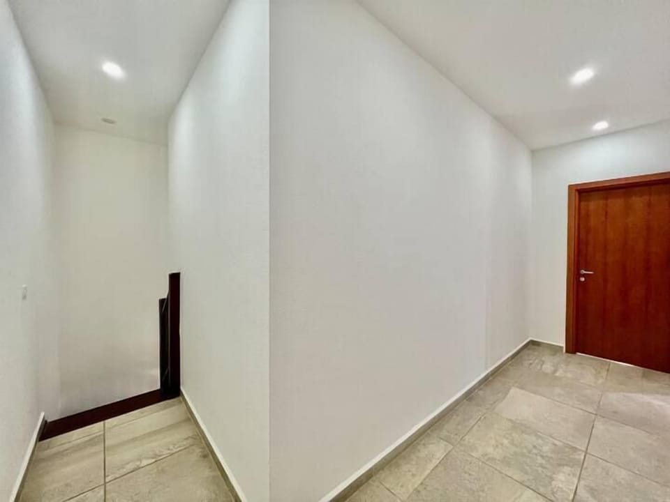 Hall (3)