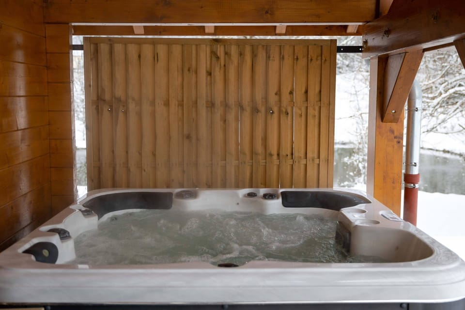 Indoor spa tub