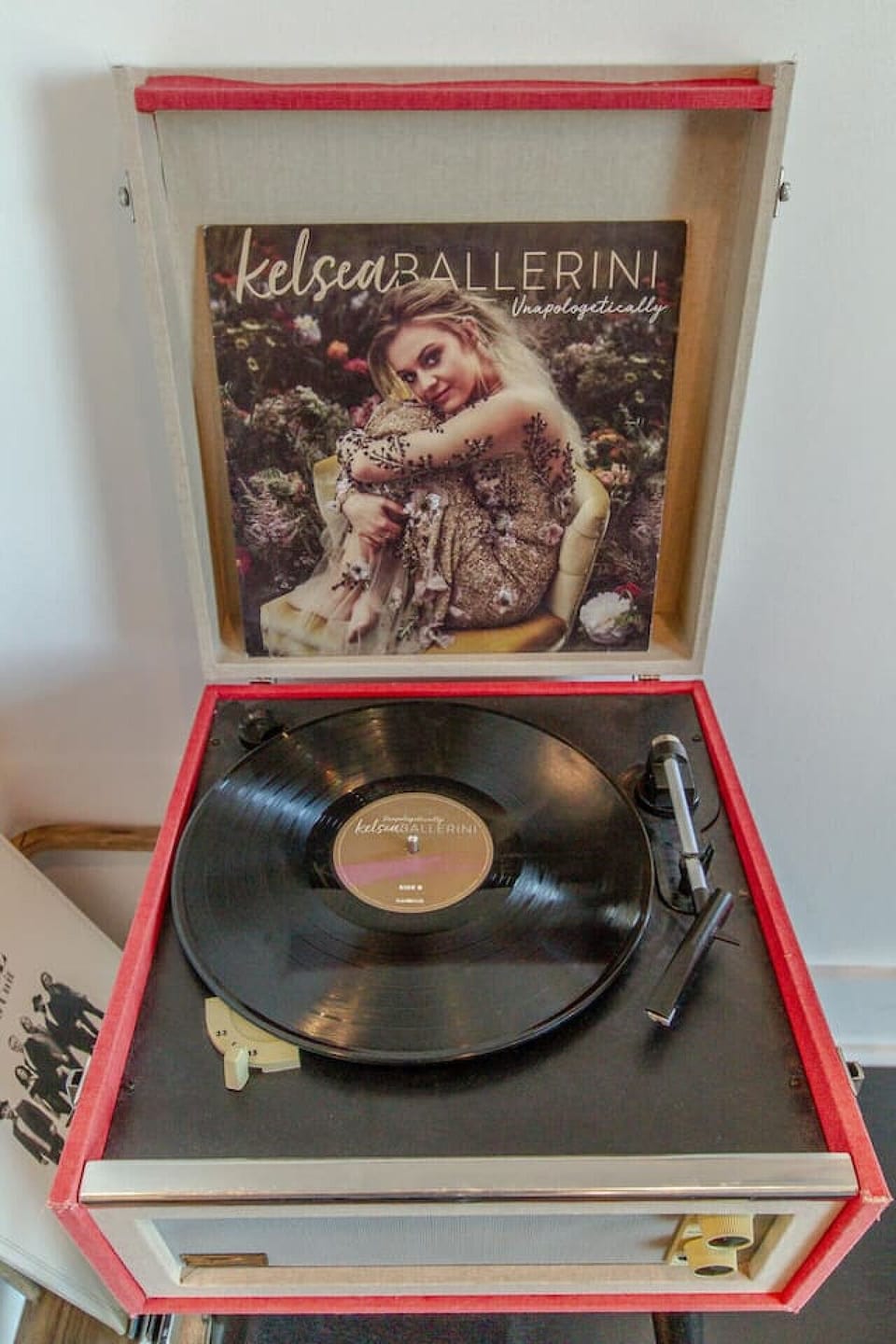 A vintage record player adds a music-lover touch and sets a Nashville-proud tone.