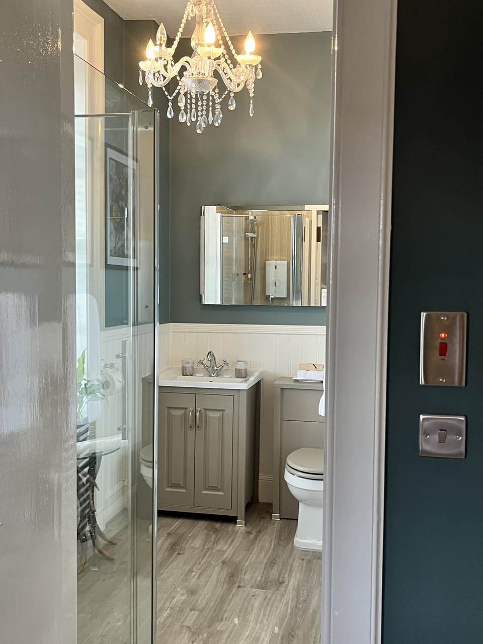 Room 2 Bathroom