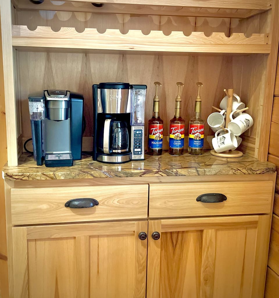 Coffee bar with both kcup and drip coffee maker options (kcups provided!)