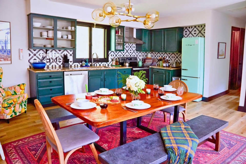 Welcome to Sycamore Camp! 
Featured in Dwell Magazine and Axios '3 Coolest Airbnb's near Philly'
A private log cabin completely renovated and reimagined!