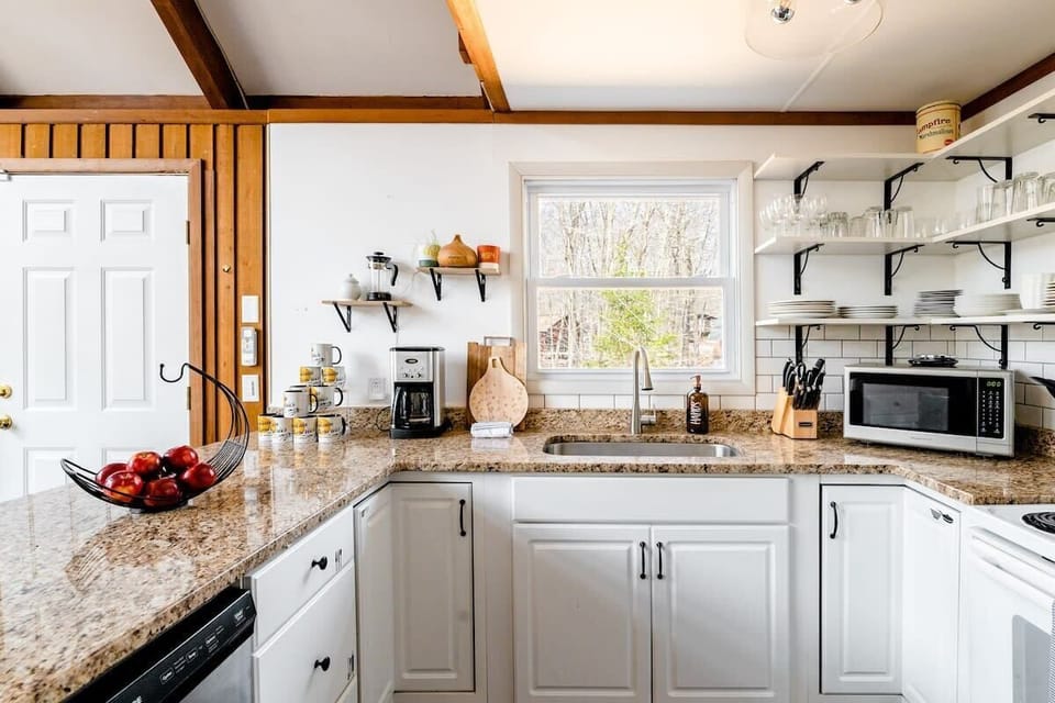 'I Airbnb fairly regularly and I have rarely found a kitchen so well supplied. We were able to cook all our meals without wanting for a single utensil or tool.'-Alexis, guest