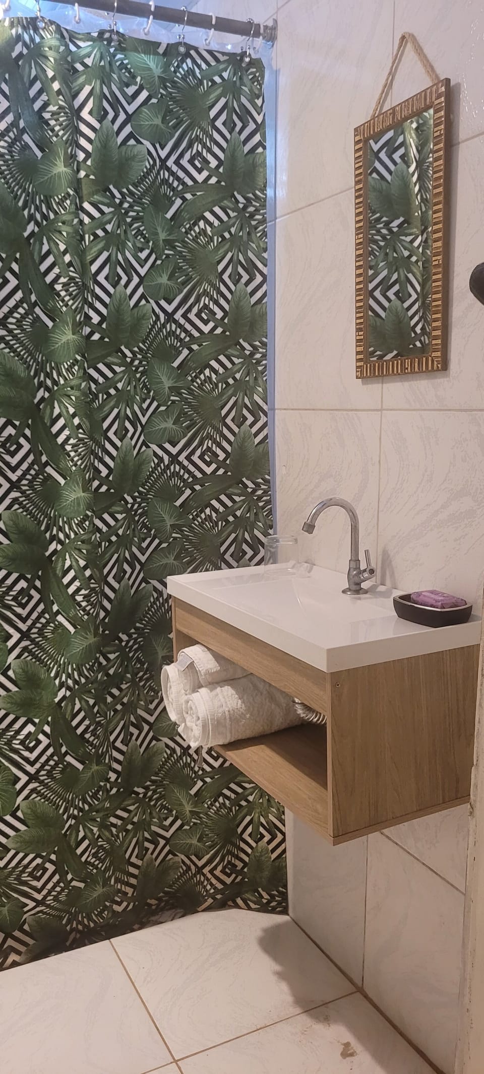 Room, 1 Double Bed, Non Smoking | Bathroom | Shower, hair dryer, towels, soap