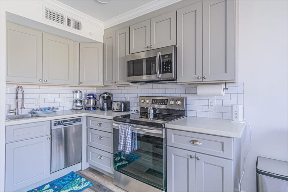 Full Kitchen with everything you need