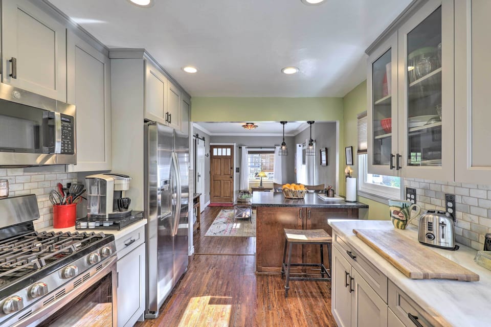 Kitchen | Fully Equipped | Cooking Basics | Breakfast Bar | Dishware/Flatware