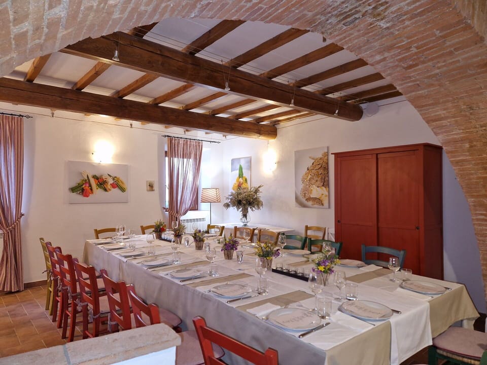 Furniture, Table, Tablecloth, Dining Room, Tableware, Interior Design, Chair, Linens, Kitchen & Dining Room Table, Textile