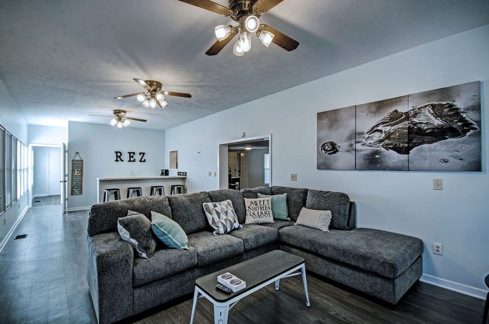 Living area looking onto the Bar area. So much space. Terrific for a corporate stay.
