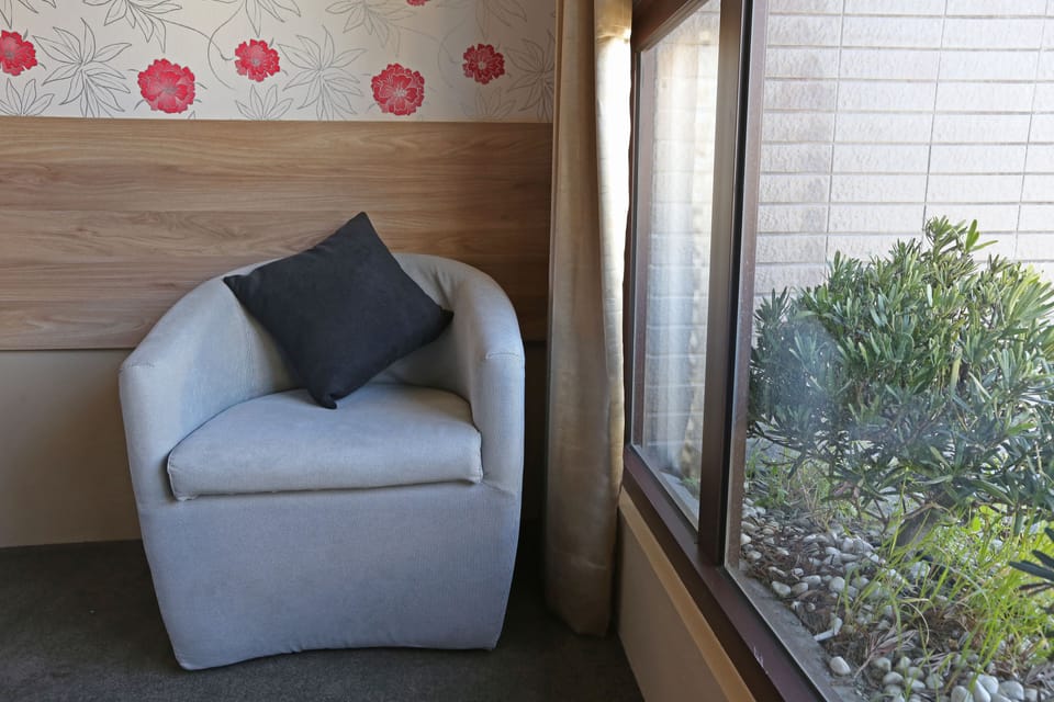 In-room safe, soundproofing, free WiFi, bed sheets