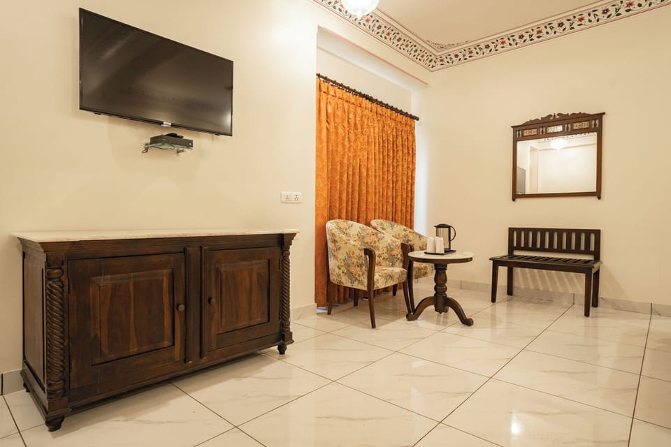 Family Room | In-room safe, desk, laptop workspace, WiFi (free)