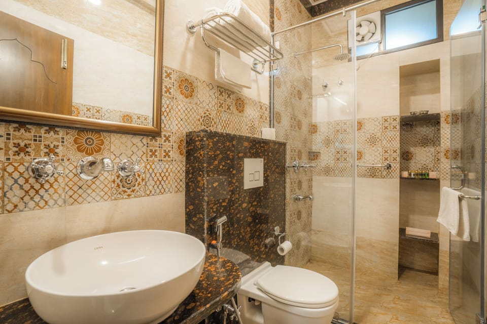 Shower, free toiletries, hair dryer, towels
