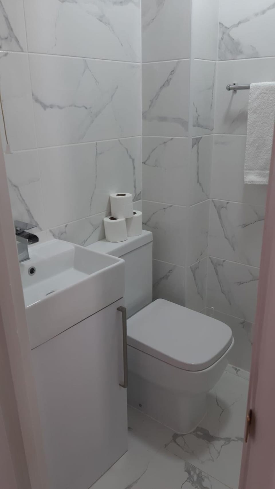Shower, towels