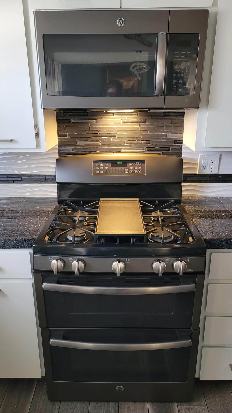 Microwave, 6 gas burners and large oven will make cooking time a breeze!