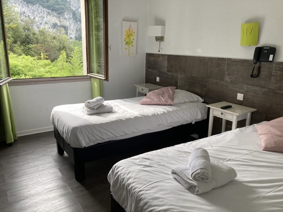Superior Twin Room, 2 Twin Beds | In-room safe, desk, laptop workspace, blackout drapes