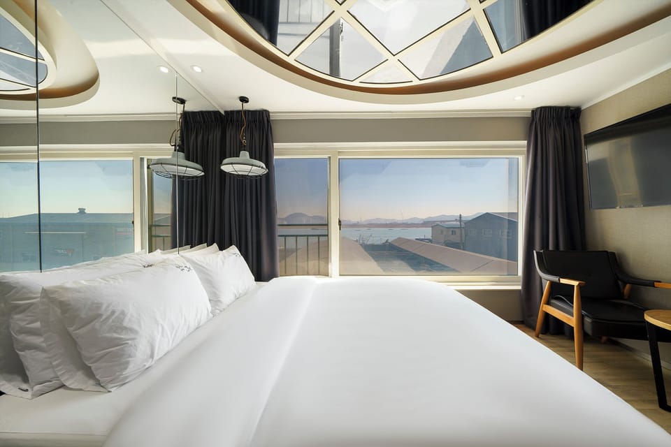 Standard Room | Free wired internet, bed sheets