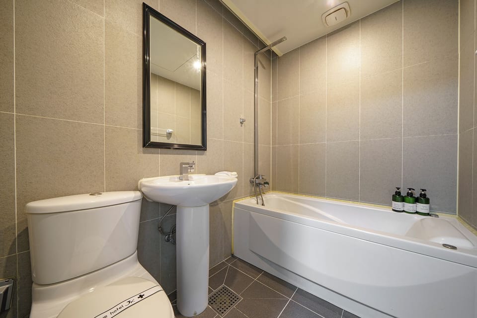 Twin Room | Bathroom | Free toiletries, hair dryer, bathrobes, slippers