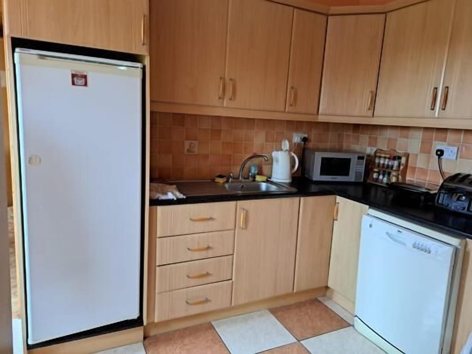 House | Private kitchen | Fridge, microwave, oven, stovetop