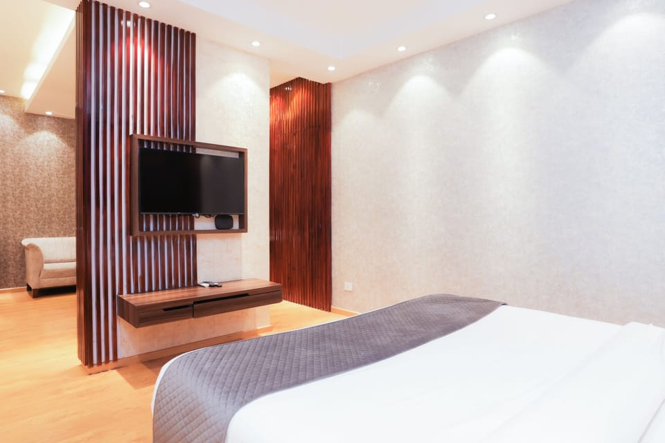 Royal Studio Suite | Iron/ironing board, free WiFi, bed sheets