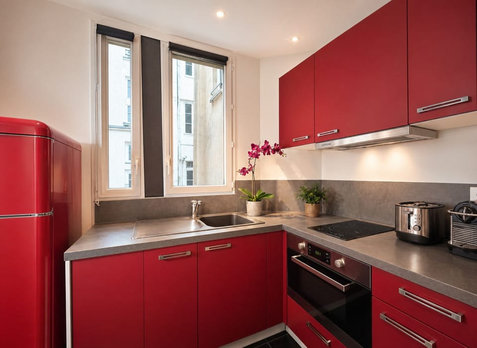 Well equipped kitchen, Nespresso machine provided