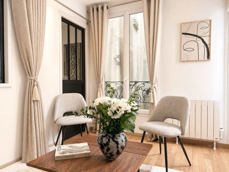 Cosy & decorated place to relax in.