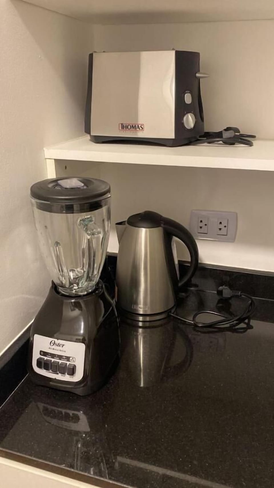 Basic Room, 1 Queen Bed | Private kitchen | Electric kettle, toaster, cookware/dishes/utensils