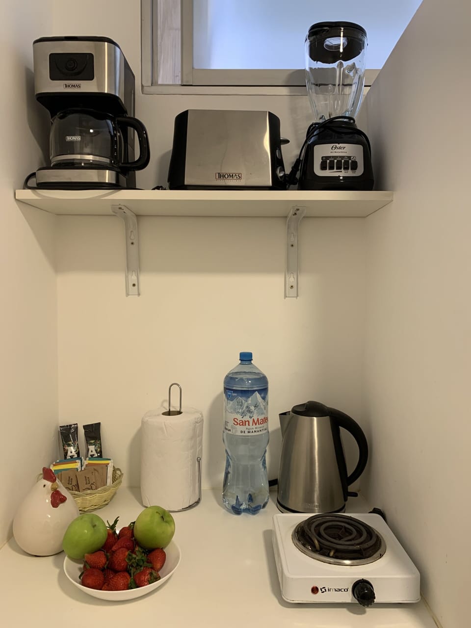 Electric kettle, toaster, cookware/dishes/utensils