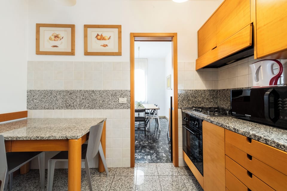 Luxury Apartment | Private kitchen | Full-size fridge, microwave, oven, stovetop