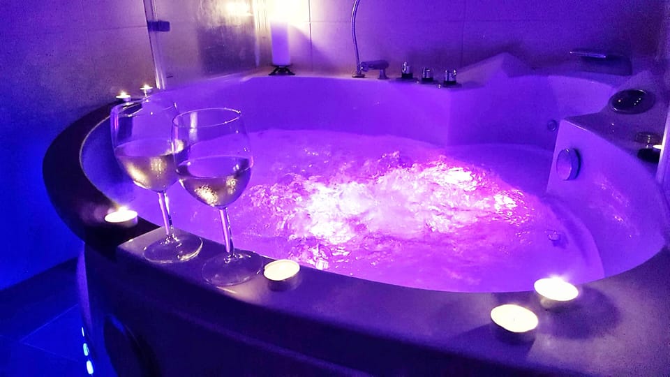 Indoor spa tub