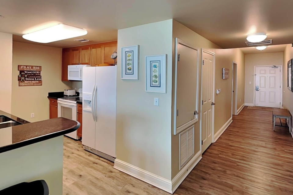 Condo (2 Bedrooms) | Property amenity