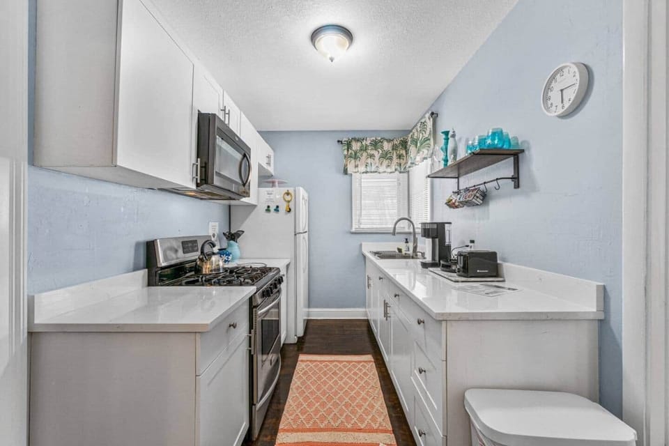 Fully stocked kitchen for all your cooking or take out needs.