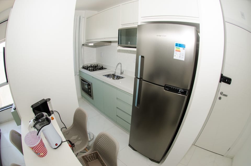 Apartment Nantes with a View of Beto Carrero World - Penha, SC | Private kitchen | Full-size fridge, microwave, blender, cookware/dishes/utensils