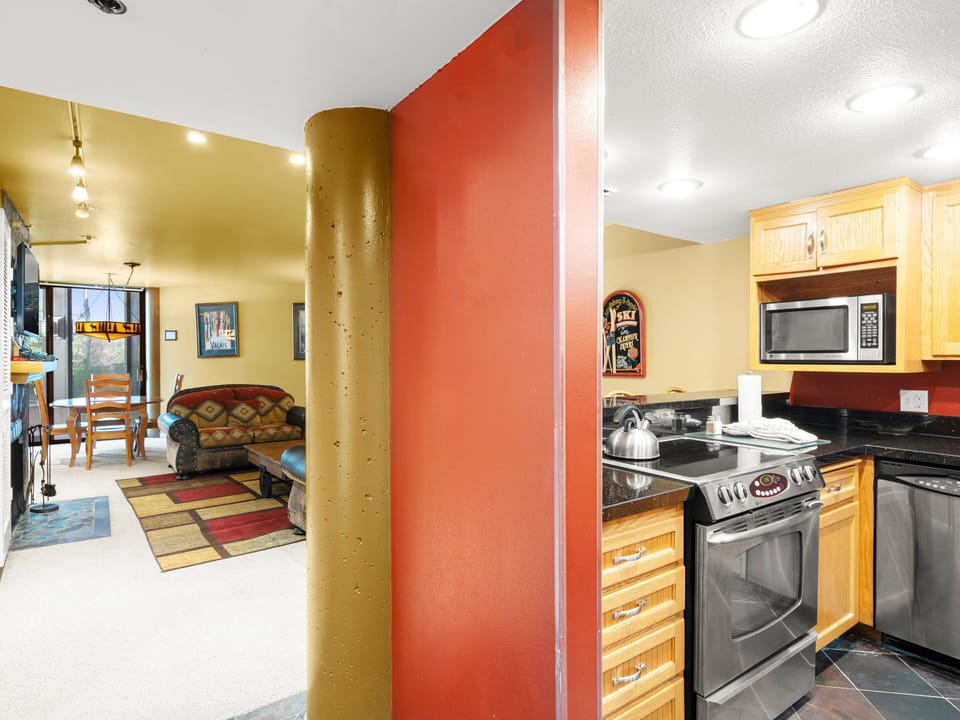 Living Room / Kitchen