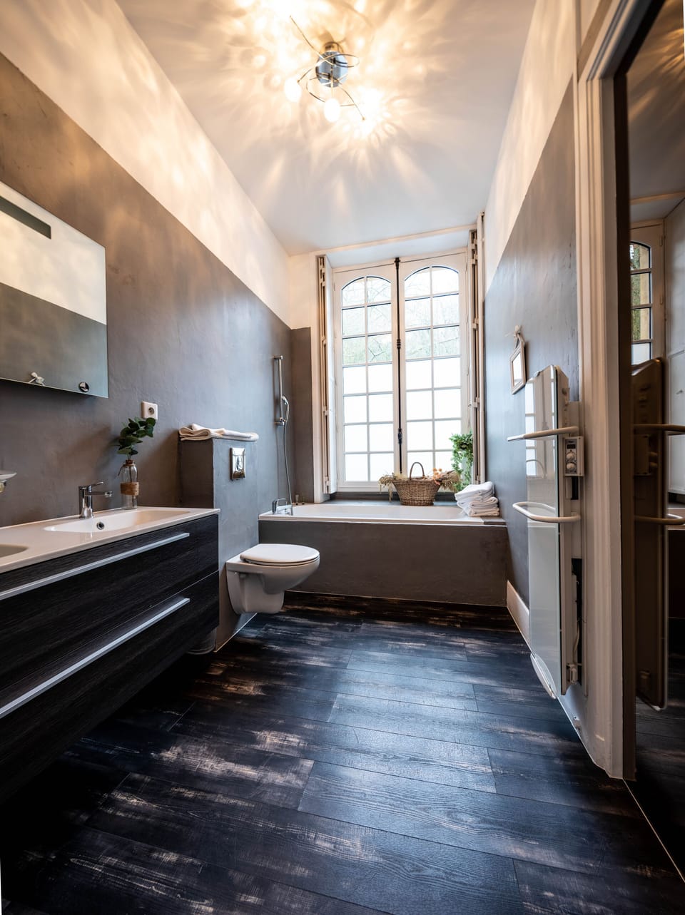Shower, free toiletries, towels