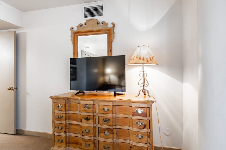 Bedroom 2 / Dresser & Entertainment