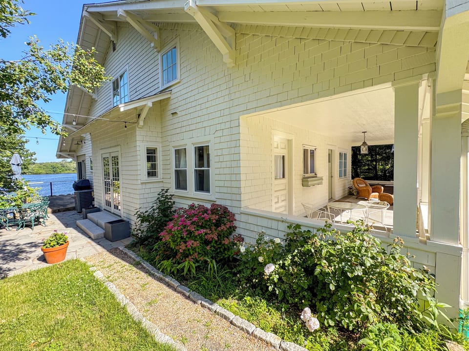 Side yard with pavers and dining area
