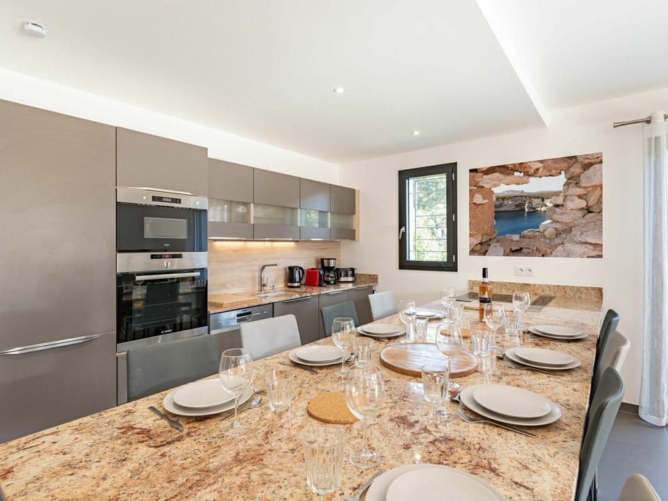 Furniture, Property, Cabinetry, Tableware, Countertop, Dishware, Wood, Lighting, Interior Design, Table