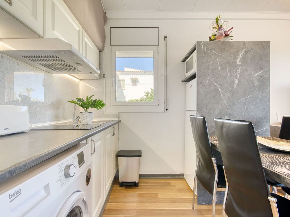 Major Appliance, Flooring, Washing Machine, Interior Design, Floor, Countertop, Home Appliance, Furniture, Kitchen Appliance, Kitchen