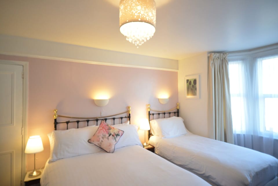 Family Room | In-room safe, desk, soundproofing, free WiFi
