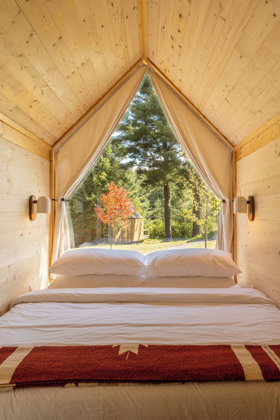 Lushna Petite | Frette Italian sheets, premium bedding, individually decorated