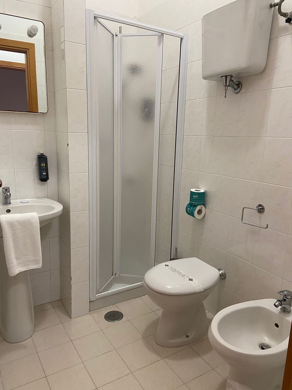 Triple Room | Bathroom | Shower, rainfall showerhead, towels