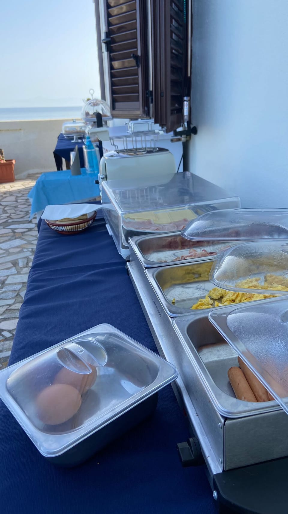 Daily buffet breakfast for a fee