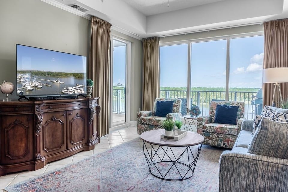 Condo, 2 Bedrooms | Living area