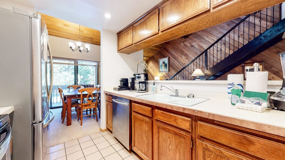 Condo, 1 Bedroom | Private kitchen | Fridge, oven, coffee/tea maker, toaster