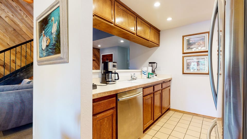 Condo, 1 Bedroom | Private kitchen | Fridge, oven, coffee/tea maker, toaster