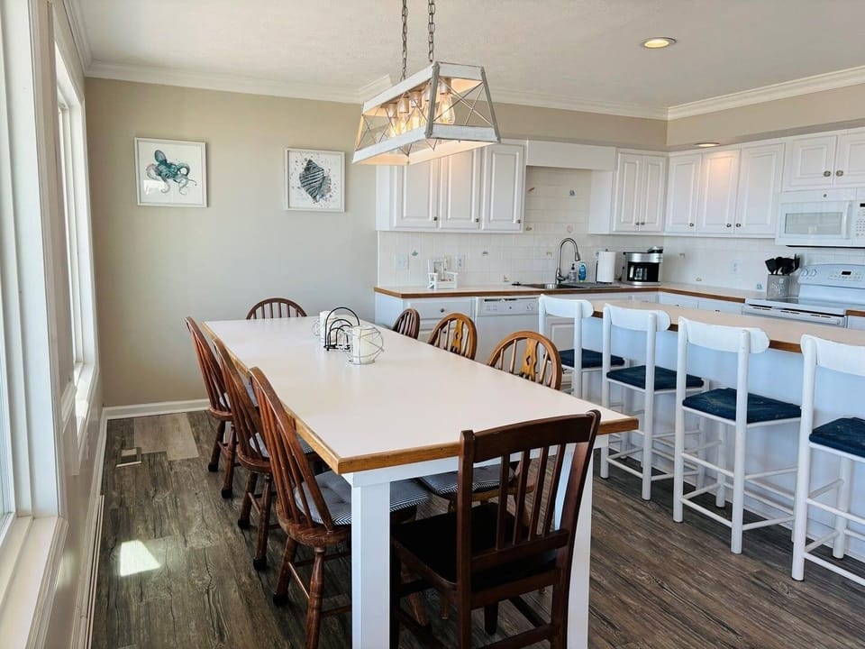 House, 5 Bedrooms | Dining