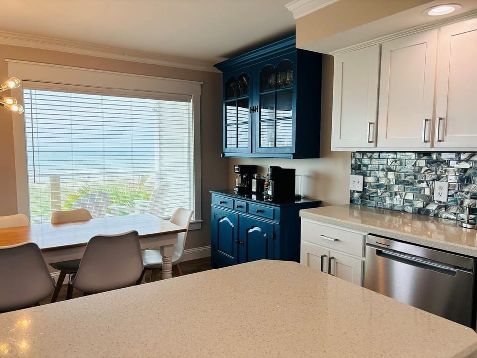 House, 5 Bedrooms | Dining