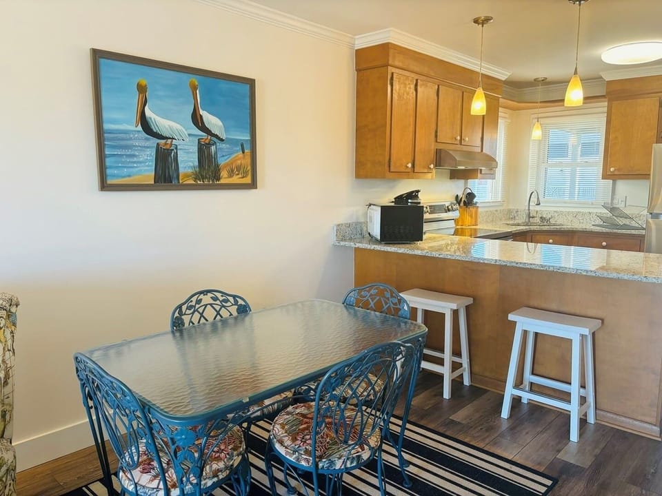 House, 1 Bedroom | Dining