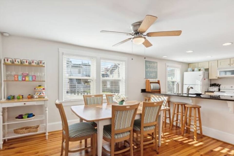 Full kitchen with plenty of seating to eat and have food preppers lend a hand.