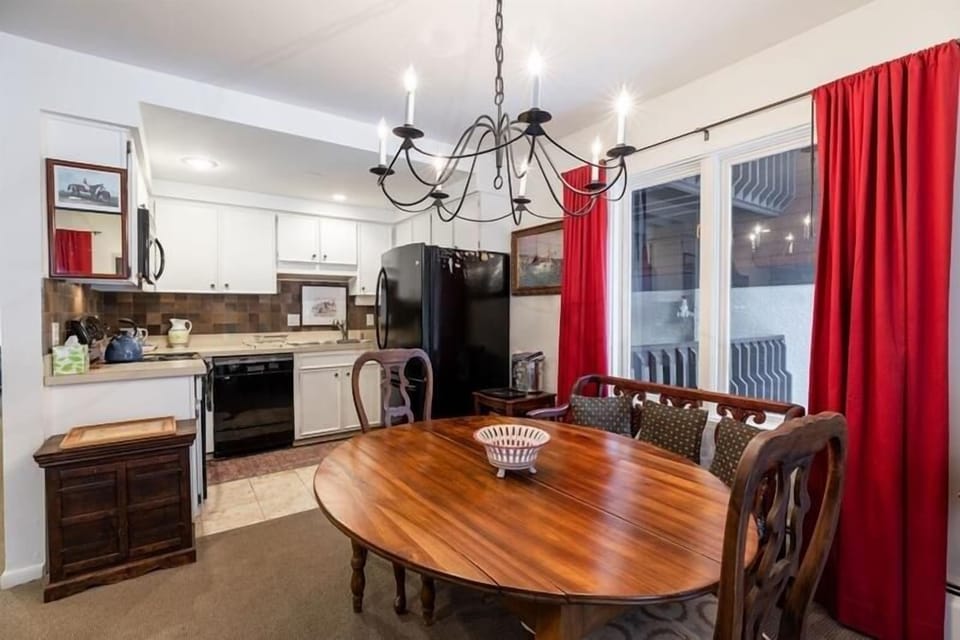 Condo, 2 Bedrooms | Dining