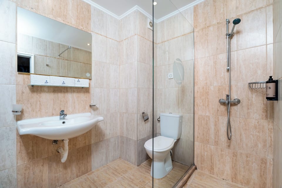 Standard Room | Bathroom | Shower, hair dryer, towels, soap